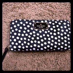 NWT Kate Spade Polka Dot Zipper Wallet B&W